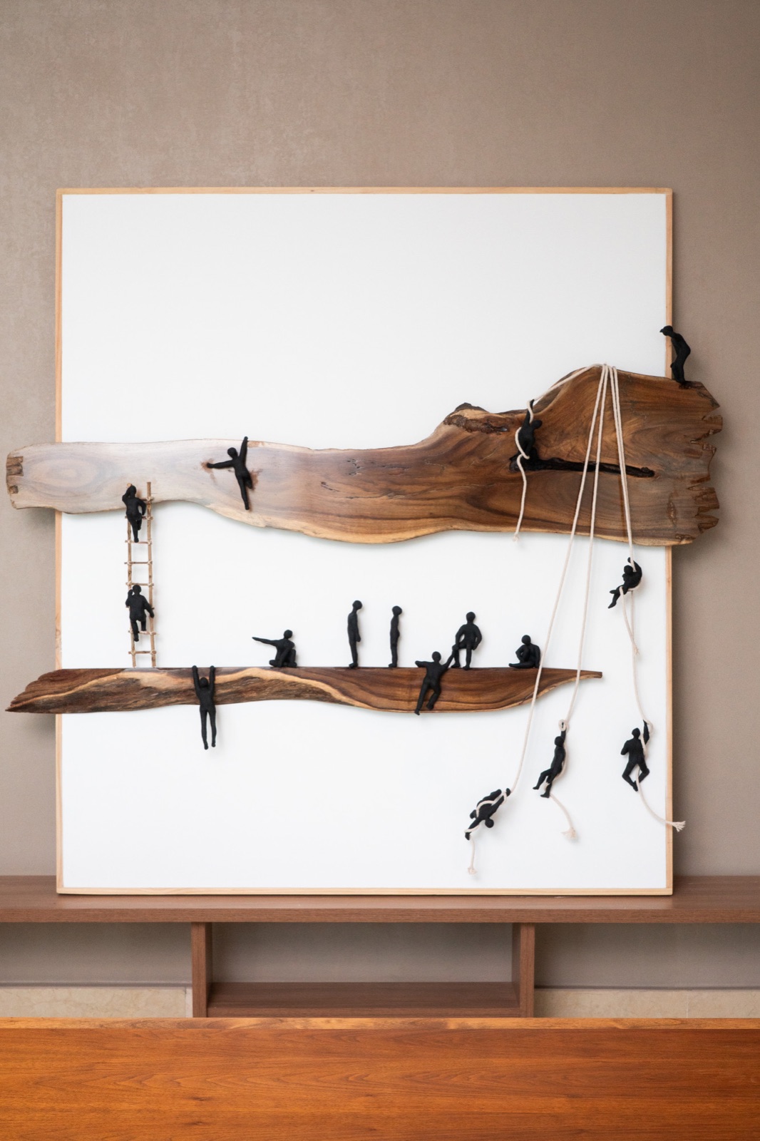 Entre Caer y Subir — 140 × 160 cm